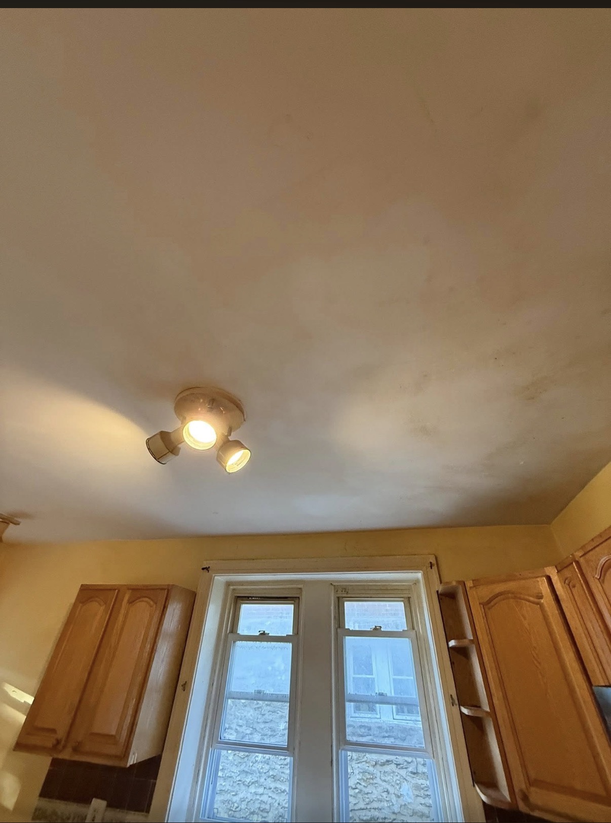 Clean kitchen ceiling after cleaning